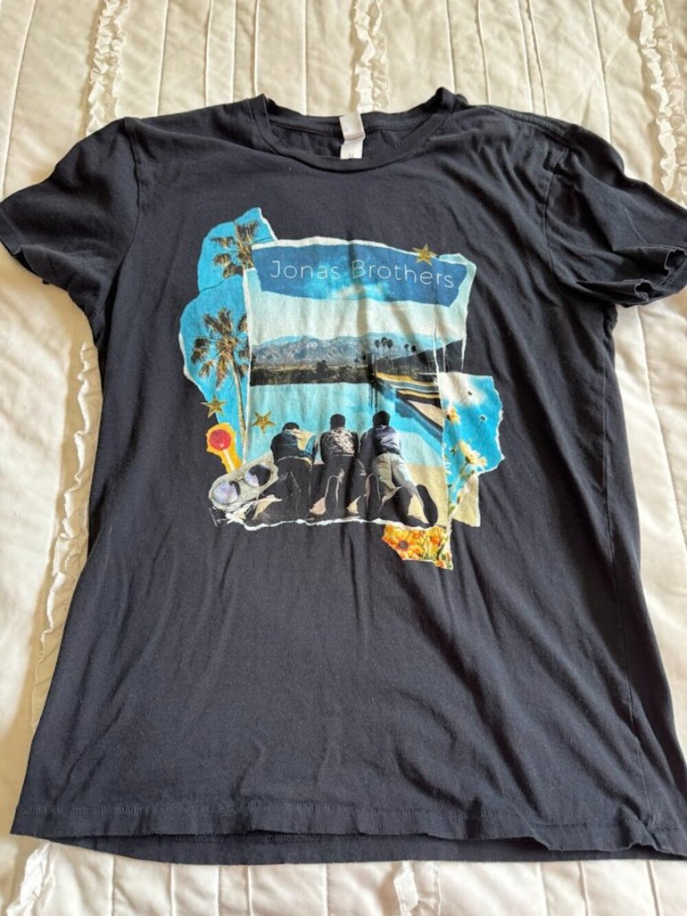 Alternative Size Medium Black Jonas Brothers Happiness Begins Concert Tee